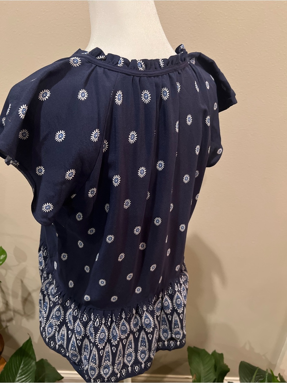 LOFT Navy Printed Button-Front Ruffle Neck Cap Sleeve Blouse - Picture 4 of 7